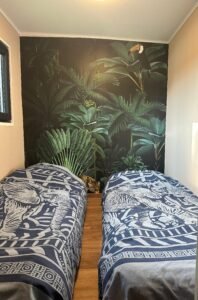 Slaapkamer met twee losse bedden